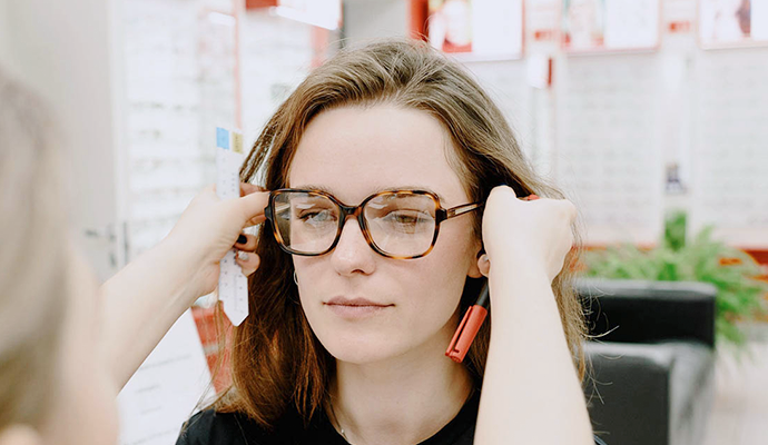 視光?？?>
							<!-- 調(diào)用當(dāng)前欄目的縮略圖地址和名稱 -->
						</div>
						<div   id=